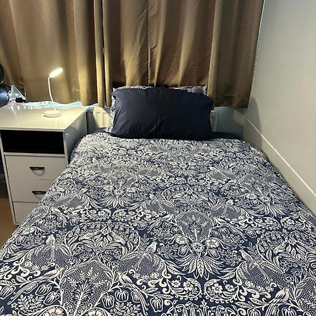 London Gateway Get-Away Apartment Hounslow Bagian luar foto
